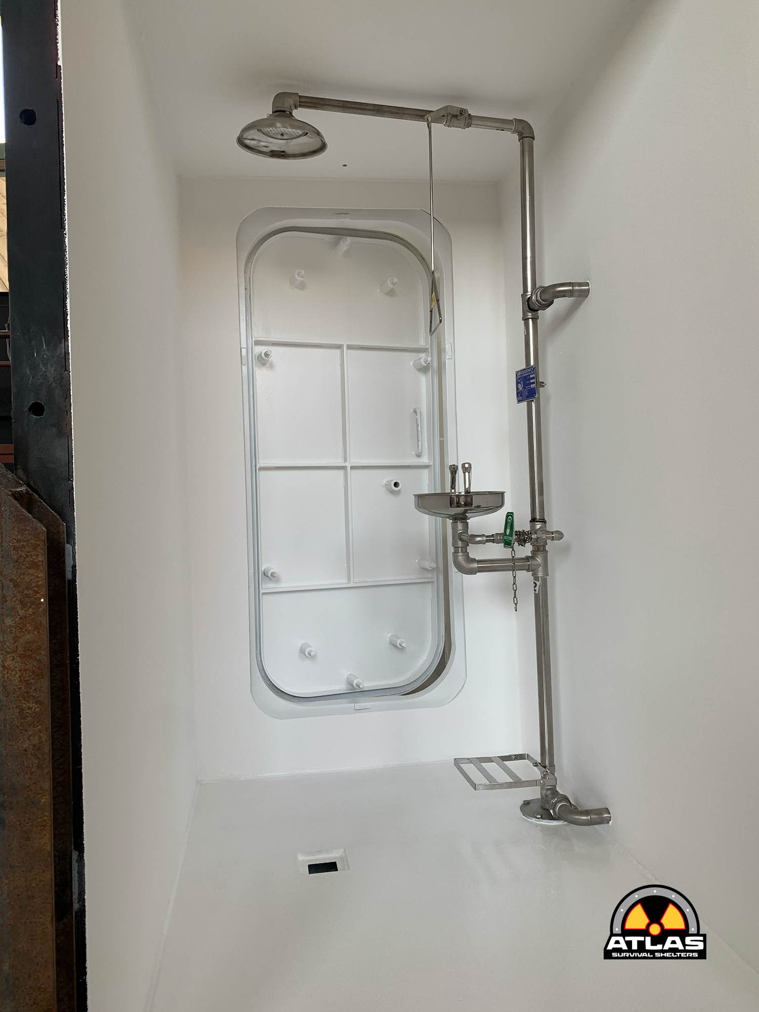 atlas-shelter-set220119-interior-decontamination-shower-room-34